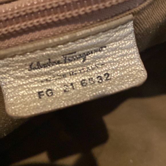 Salvatore Ferragamo shoulder bag , well loved - Picture 4 of 10